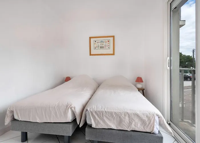 Emplacement Ideal En Front De Apartment