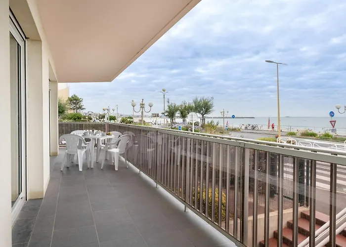 Emplacement Ideal En Front De Apartment