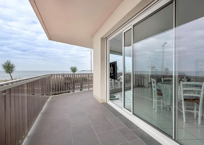 Emplacement Ideal En Front De Apartment *