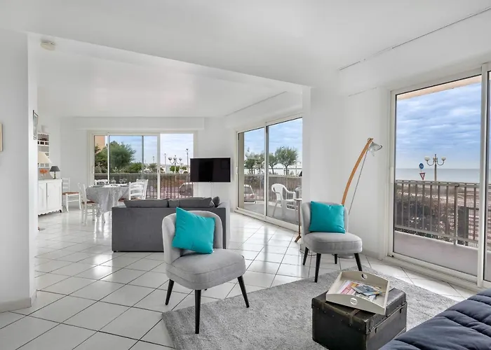 Emplacement Ideal En Front De Apartment