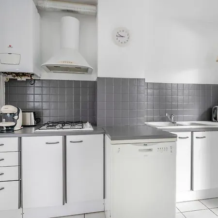 Emplacement Ideal En Front De Apartment